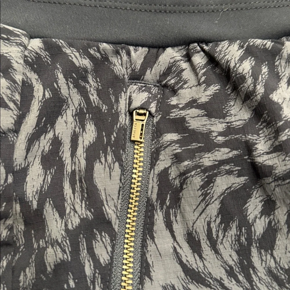 Athleta Trekkie North Printed Crop Jogger Size 4 blue Athleisure Pants - Picture 8 of 9